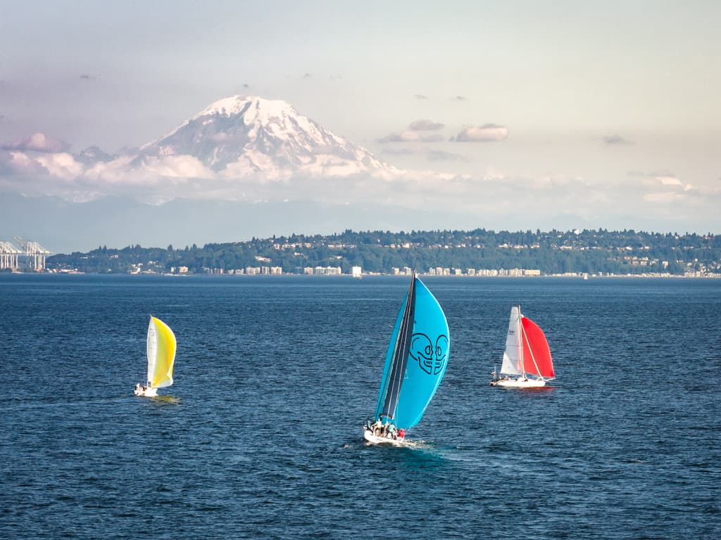 Fleet racing with Mount Rainier in the background